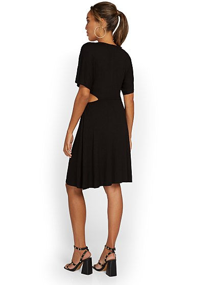 59.95 SHORT KNIT W CUTOUT