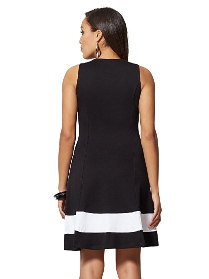 34.95 INTRLCK COLORBLCK