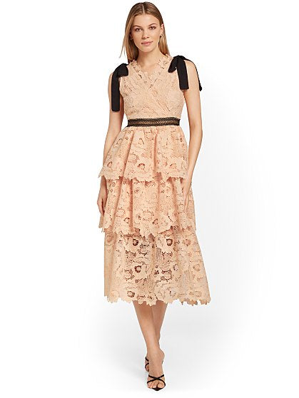 FLORAL LACE 3 TIER V NECK
