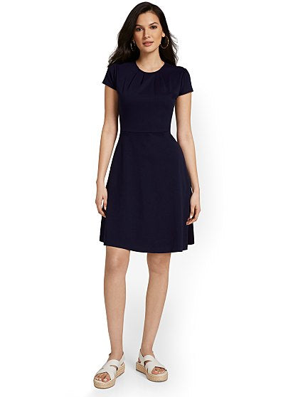 42.95 PLEATED NCK FLARE