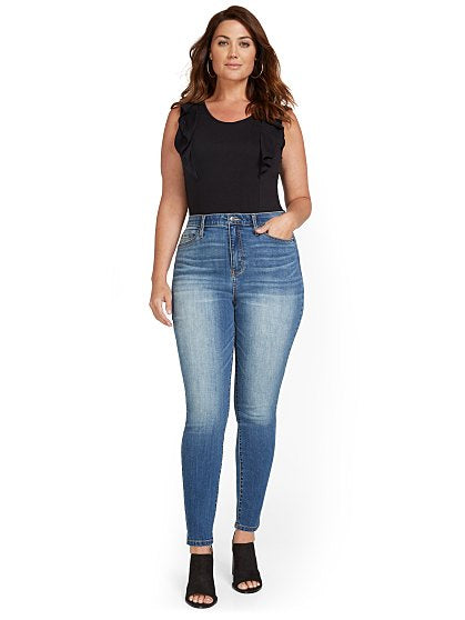59.95 T ESSENTIAL SKINNY