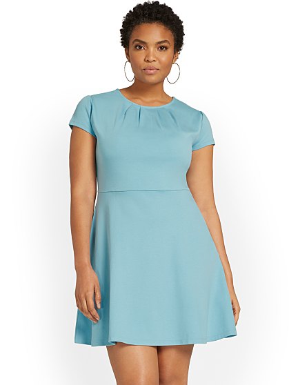 42.95 PLEATED NCK FLARE