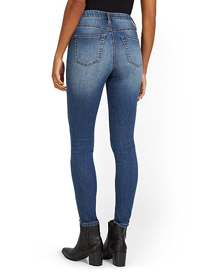 59.95 T ESSENTIAL SKINNY