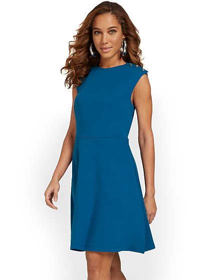 42.95BUTTON SHOULDER
