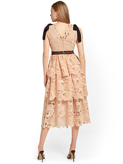 FLORAL LACE 3 TIER V NECK