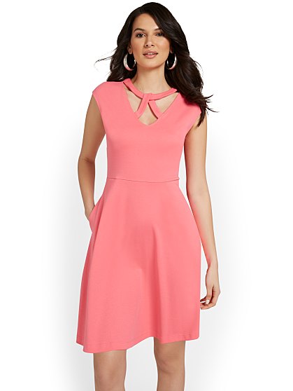 42.95 TWIST NECK FLARE