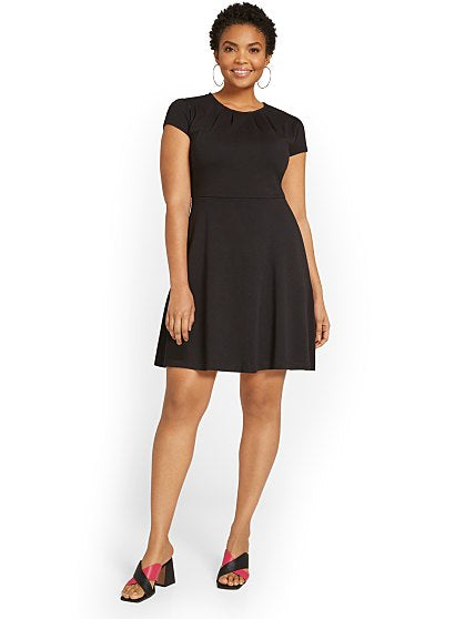 42.95 PLEATED NCK FLARE