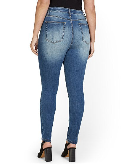 59.95 T ESSENTIAL SKINNY