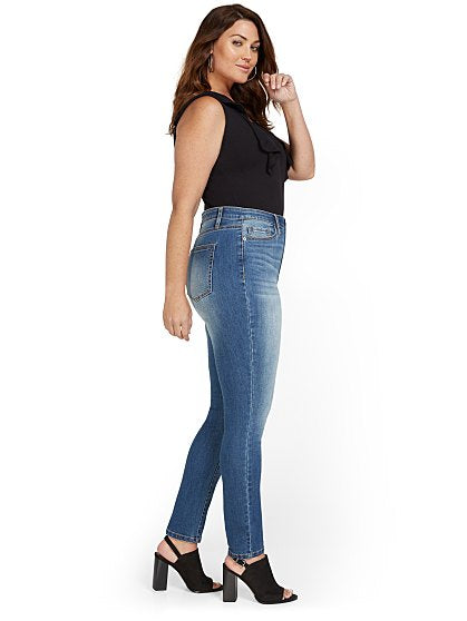 59.95 T ESSENTIAL SKINNY
