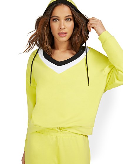 54.95 VNECK CLRBLK HOODIE