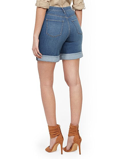 54.95 CLEAN HEM SHRT MED