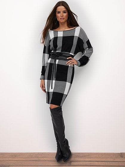 89.95 BW PLAID SWTR DRESS