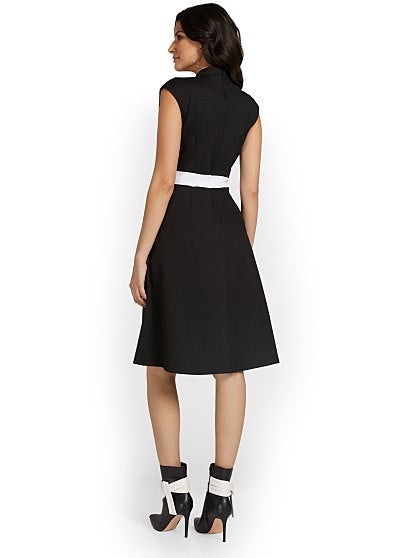 89.95 FLARE DRESS