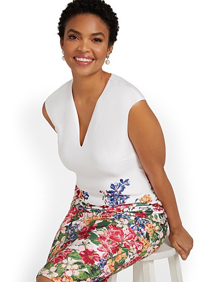 69.95 V NCK FLORAL SHEATH