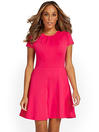 42.95 PLEATED NCK FLARE