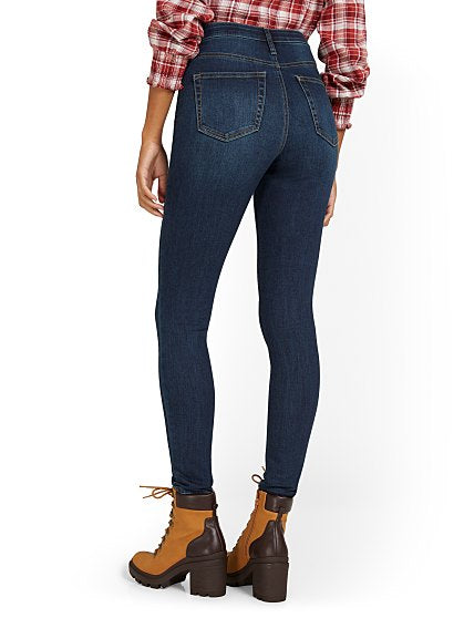59.95 T ESSENTIAL SKINNY