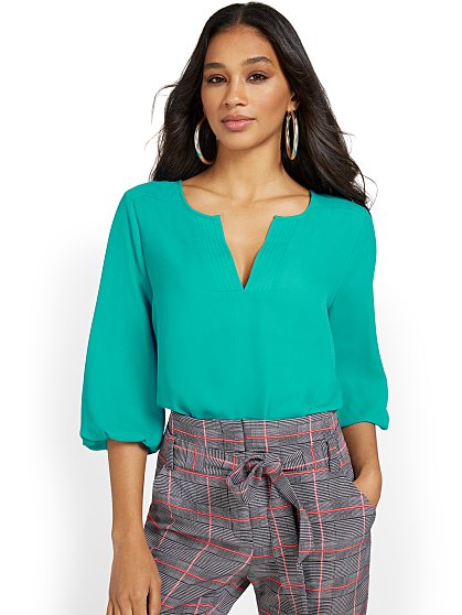 39.95 SPLITNECK BLOUSE
