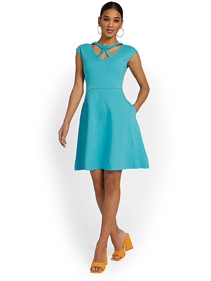 42.95 TWIST NECK FLARE