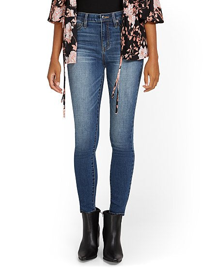 59.95 T ESSENTIAL SKINNY