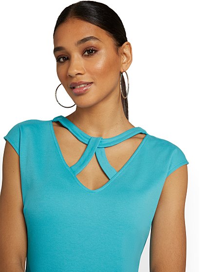 42.95 TWIST NECK FLARE