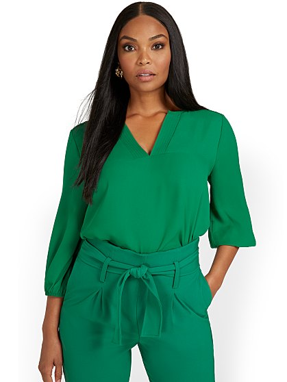 39.95 SPLITNECK BLOUSE