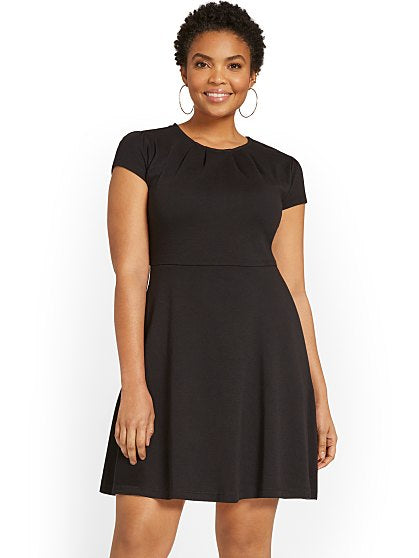 42.95 PLEATED NCK FLARE