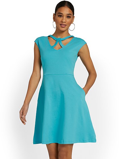42.95 TWIST NECK FLARE