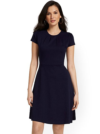 42.95 PLEATED NCK FLARE