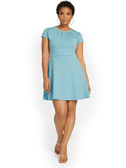 42.95 PLEATED NCK FLARE