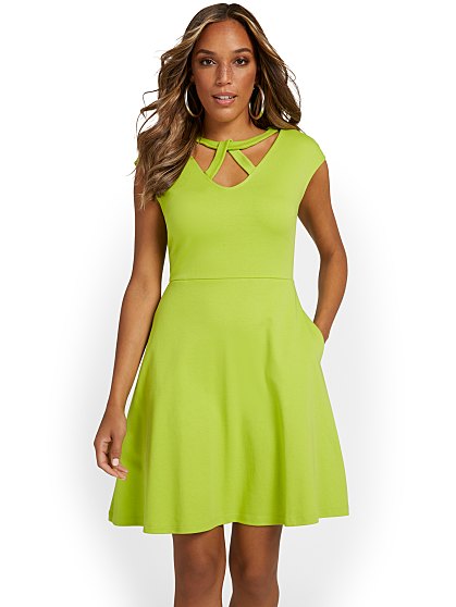 42.95 TWIST NECK FLARE