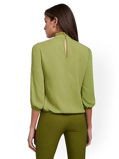 54.95 SMOCKED NECK SOLID